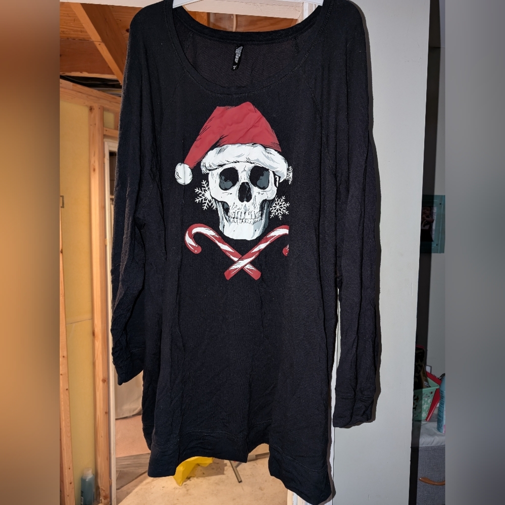Torrid 4x : Black Skull Santa Long Sleeve Thin Sweatshirt